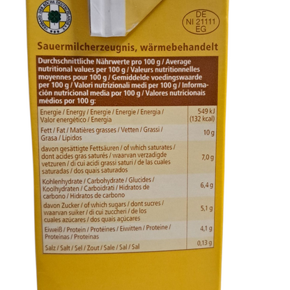 Nutritional label on a yellow background with text in multiple languages.
